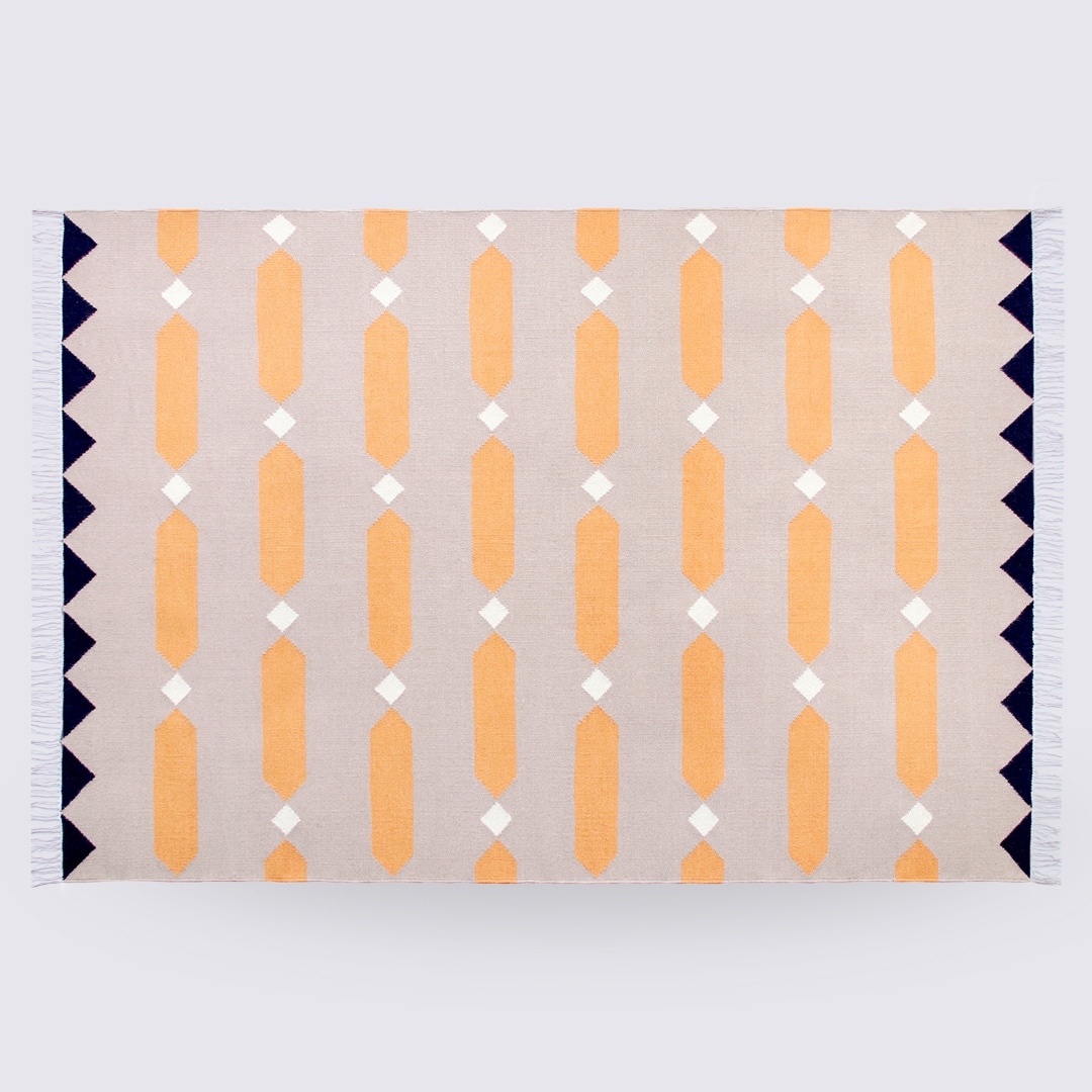tapis salon fait main avec frange motif orange bleu grand format Kilim moderne mareva 200cm 300cm
